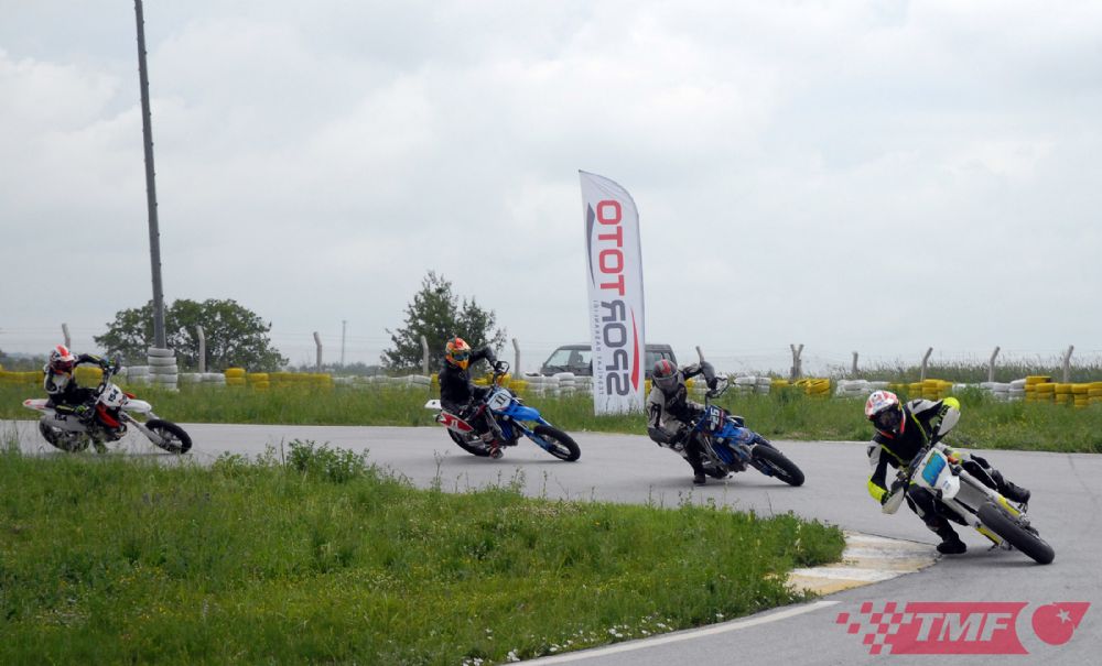 Süpermotocular 'Yağmur'a Takıldı!